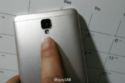Мини-версия Huawei Ascend Mate7 появилась на фото