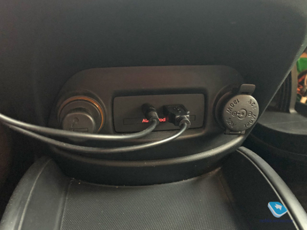 Как подключить смартфон к автомобилю, если в нем нет Bluetooth