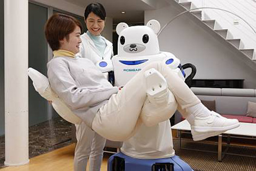 Робот-медведь поможет ухаживать за пожилыми людьми