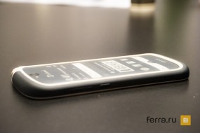 MWC 2015: появились живые фото белого YotaPhone 2 и прототипа чехла-бампера