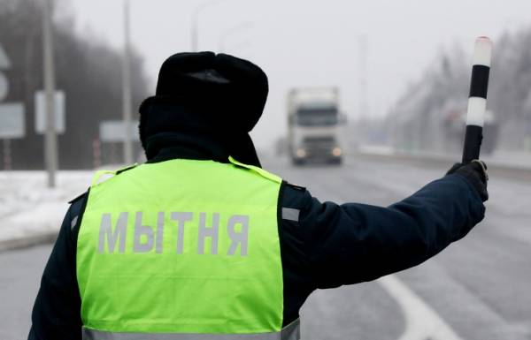 Белорусские таможенники конфисковали автобус c партией iPhone 6