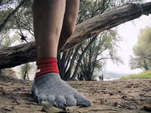 Швейцарцы  разработали "самую тонкую обувь"   - суперпрочные "носки-перчатки"  (ВИДЕО) 