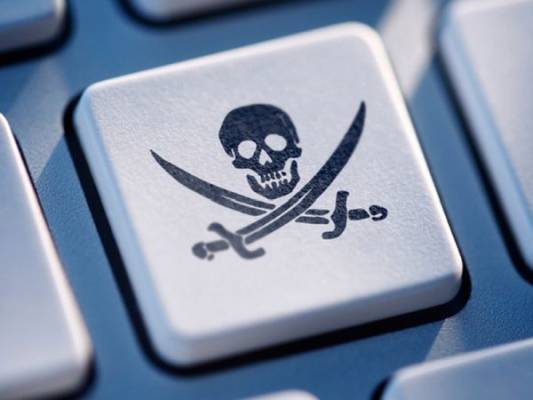 Новости дня на THG: день Интернета и пираты в России