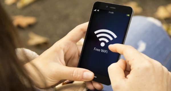 Президент России поручил установить в российских сёлах общественные точки Wi-Fi, пишет